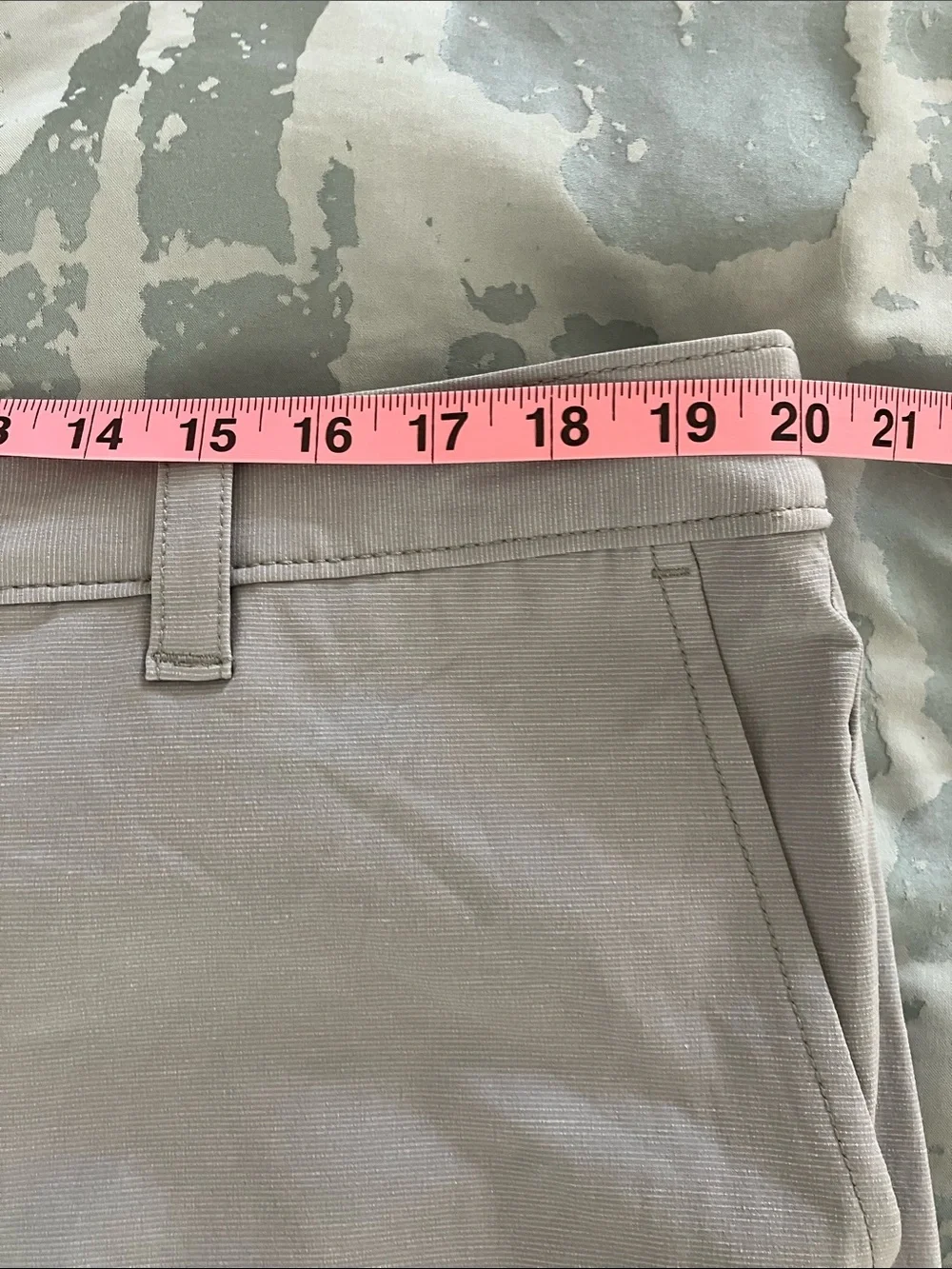 BANANA REPUBLIC Griffin Gray Comfort Flat-Front Shorts Men’s Size 40 NWT